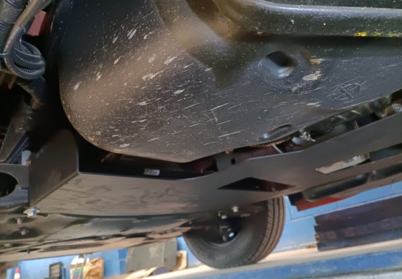 Protector del catalizador/cat lock Nissan Interstar