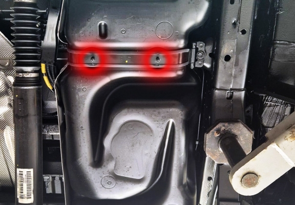 Protector del deposito de combustible Toyota Hilux Revo